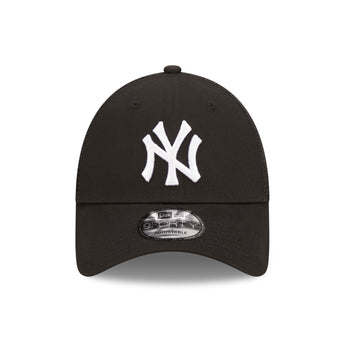 New York Yankees Black Homefield 9Forty Trucker Adjustable Cap